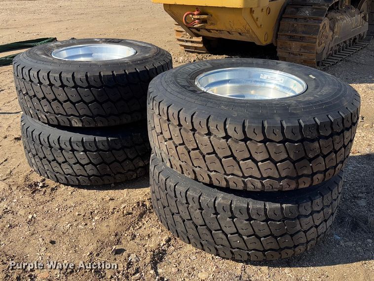(4) Michelin 425/65R22.5 tires and wheels - FB3146