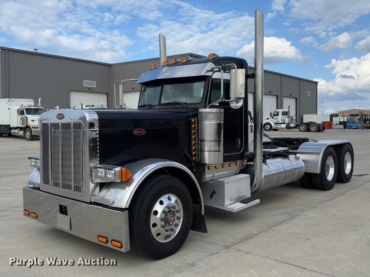 2006 Peterbilt 379 semi truck - FB3184