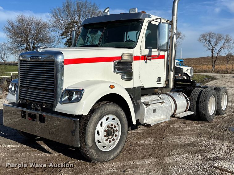 2013 Freightliner Coronado semi truck - FB3580