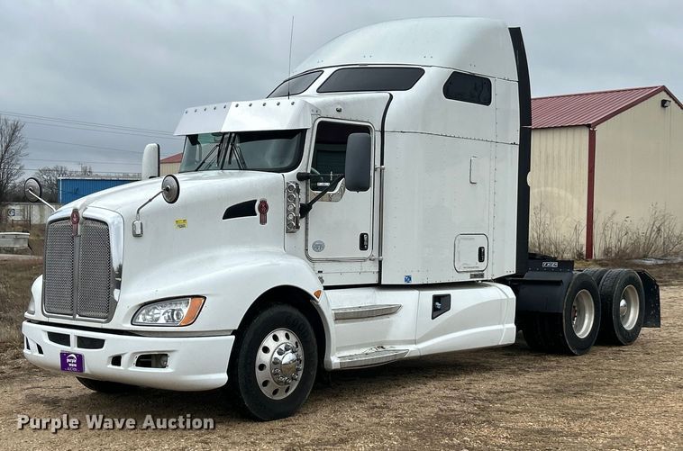 2013 Kenworth T660 semi truck - FC5040