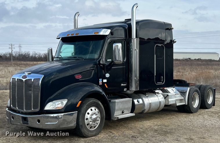 2015 Peterbilt 579 semi truck - FC5045