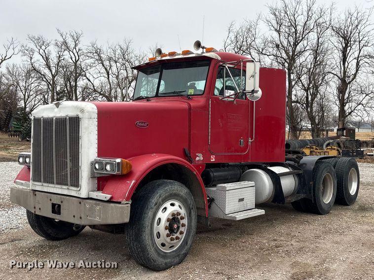 2002 Peterbilt 357 semi truck - FG2721