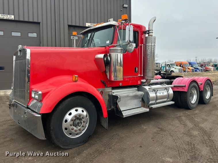 2003 Kenworth W900 semi truck - FK1716