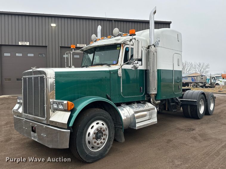 2005 Peterbilt 379 semi truck - FK1717