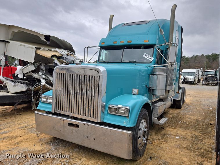 2000 Freightliner Classic XL semi truck - YA1471