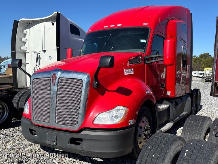 2019 Kenworth T680 semi truck - YA1612