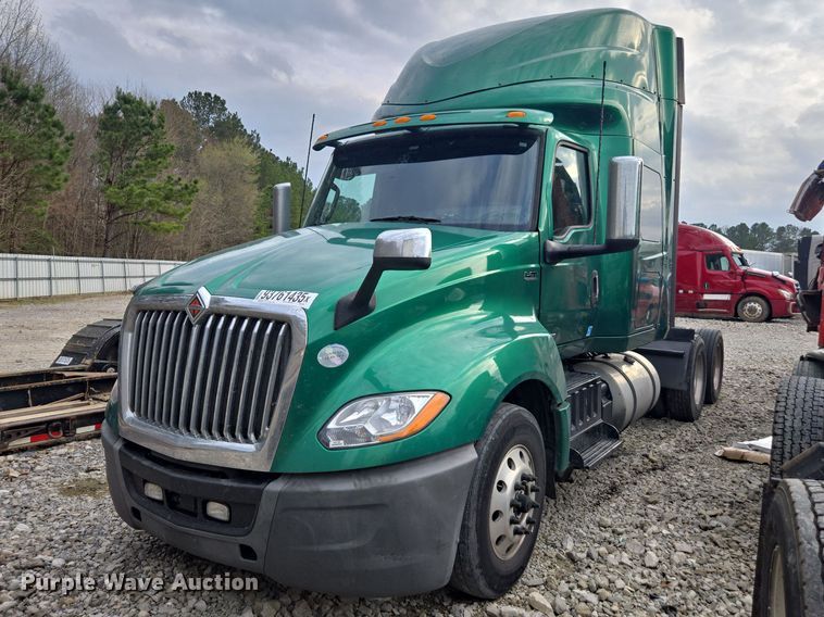 2020 International LT625 semi truck - YA1620