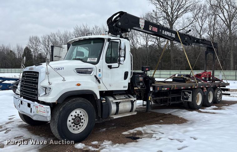 2020 Freightliner 114SD crane truck - YA2227