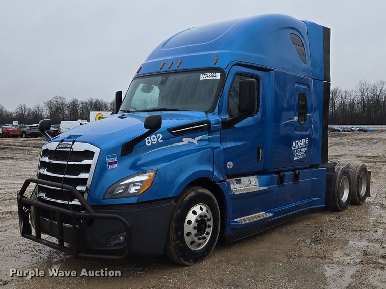 2019 Freightliner Cascadia semi truck - YA2483