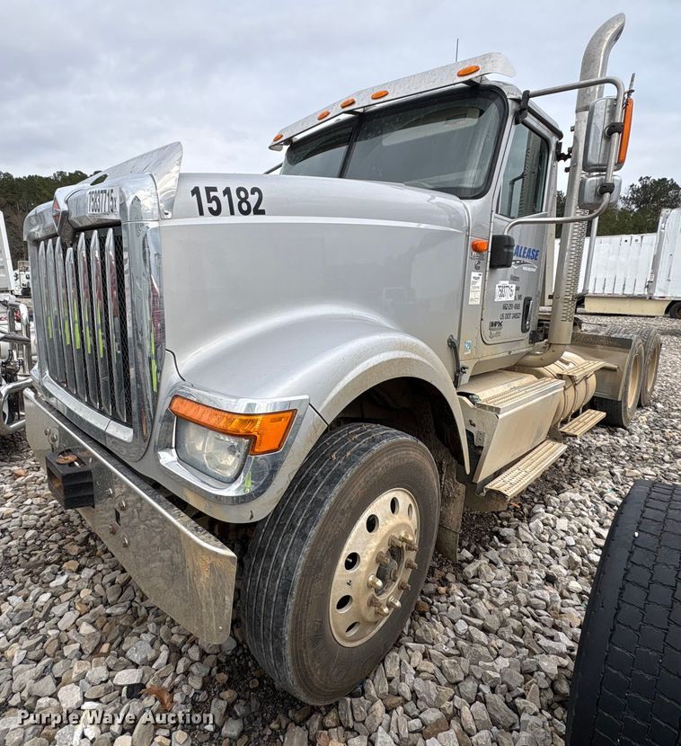 2020 International HX520 semi truck - YA2542