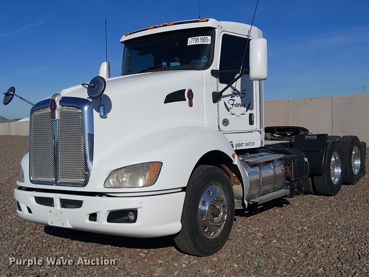 2013 Kenworth T6 Series semi truck - YA2555