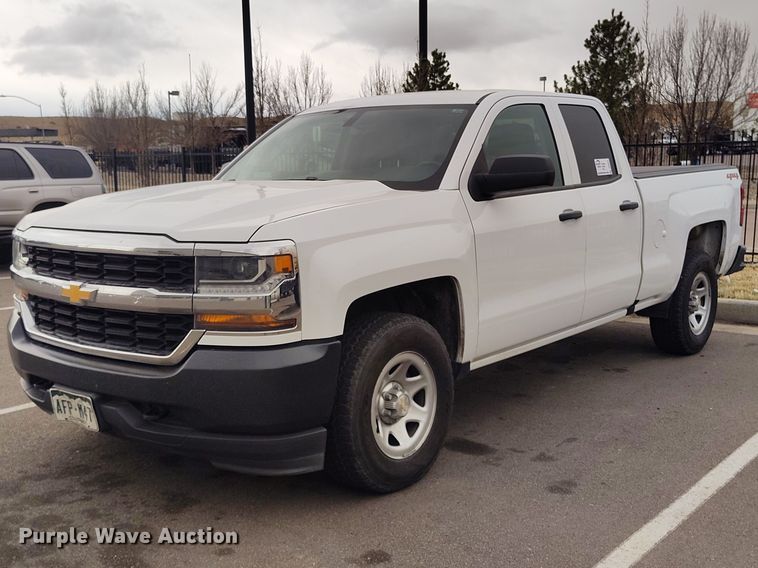 2019 Chevrolet Silverado 1500 Ext. Cab pickup truck - DT0977