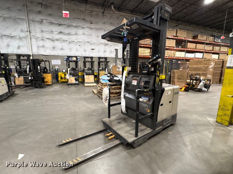 2016 Crown SP3520-30 order picker - DT2859