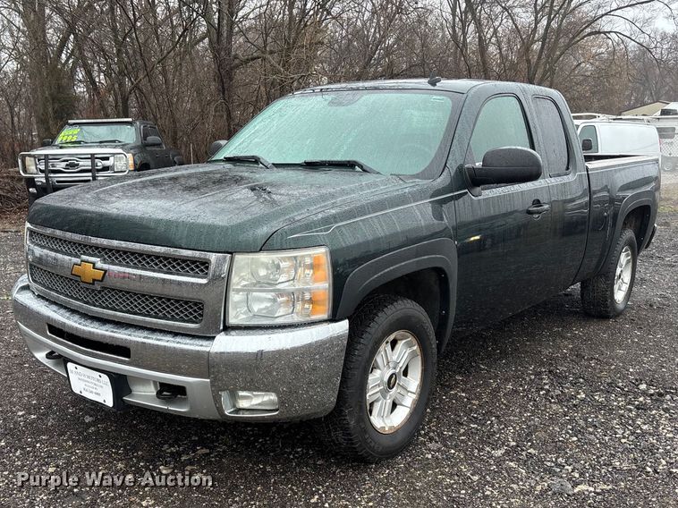 2013 Chevrolet Silverado 1500 Ext. Cab pickup truck - EA4476