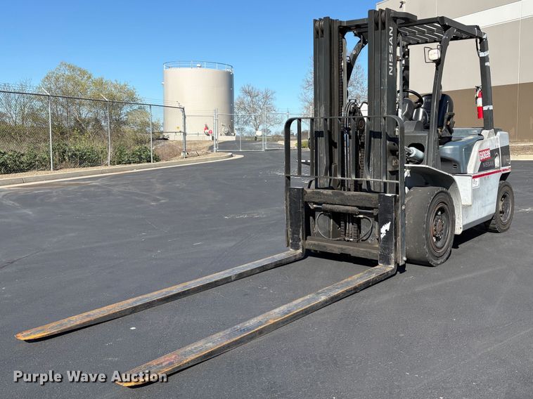 2011 Nissan PFD90Y forklift - EC8285