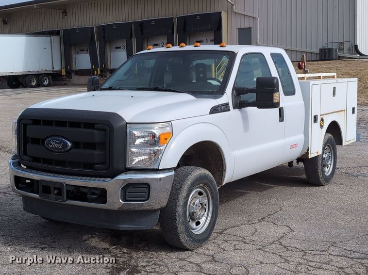 2015 Ford F350 Super Duty utility bed pickup truck - EG2751