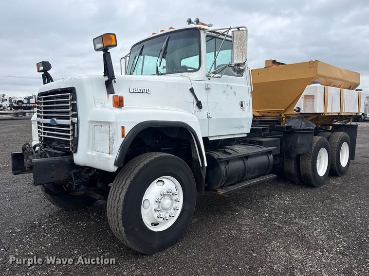 1995 Ford LT8000 applicator truck - EG8838