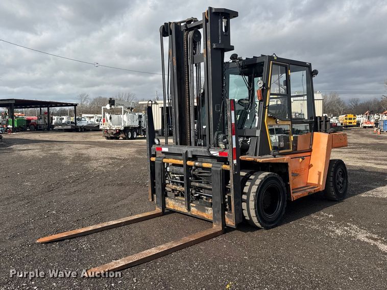 Caterpillar DP70 forklift - EG8843