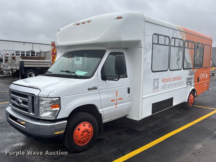2018 Starcraft Ford E450 Super Duty shuttle bus - EM5024