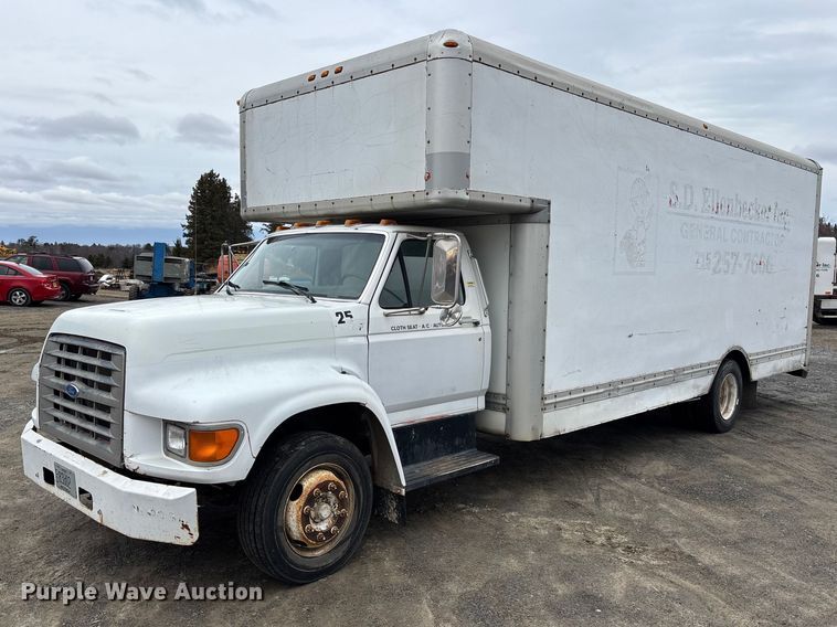 1995 Ford F700 box truck - EM5030
