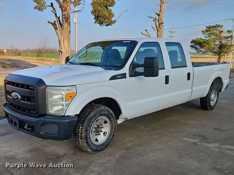 2011 Ford F250 Super Duty Crew Cab pickup truck - EO7073