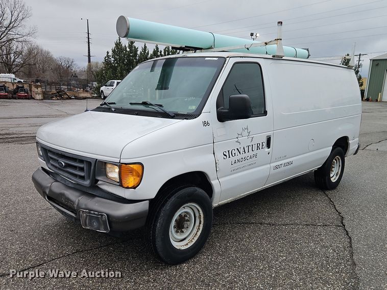 2006 Ford E350 van - EO7083