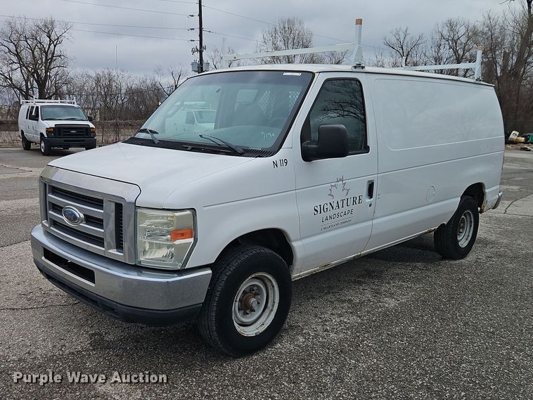 2008 Ford E250 van - EO7084