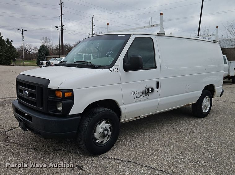 2008 Ford E250 van - EO7085