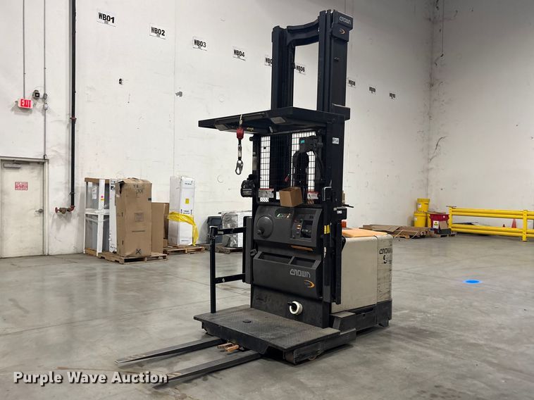 2017 Crown SP4050-30 order picker - ES8637