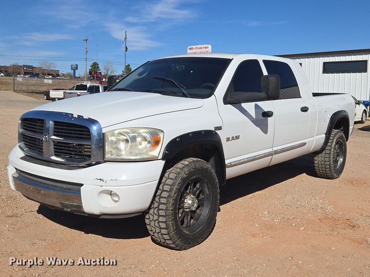2008 Dodge Ram 2500 Crew Cab pickup truck - ET1355