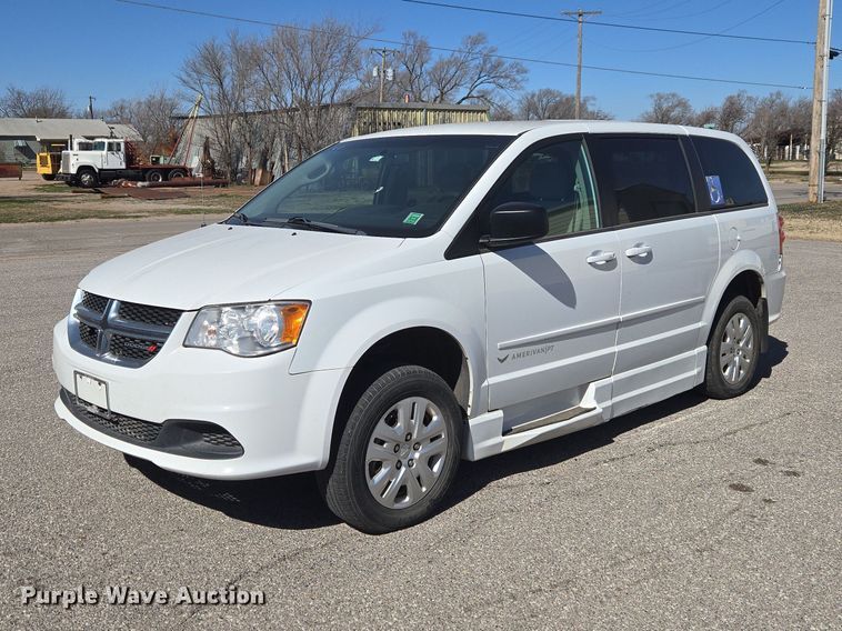 2017 Dodge Grand Caravan handicap accessible van - ET1390