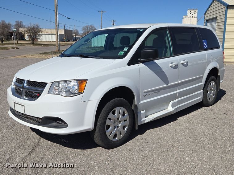 2017 Dodge Grand Caravan handicap accessible van - ET1394