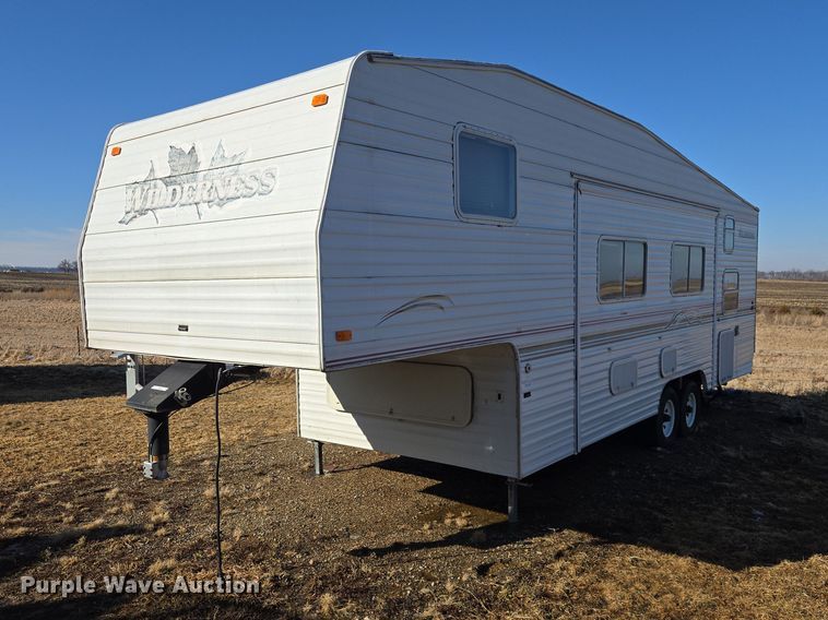 2000 Fleetwood Wilderness camper - EV5563