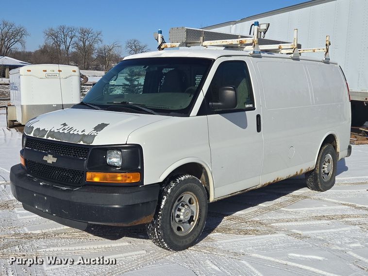 2010 Chevrolet Express 2500 van - EV5591