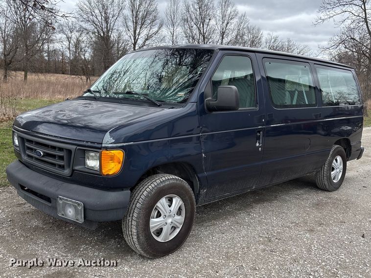 2003 Ford E150 van - FB3573