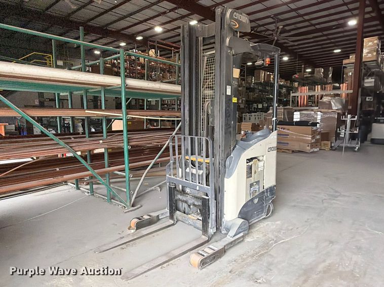 2017 Crown RR5725-35 reach truck - FB8009