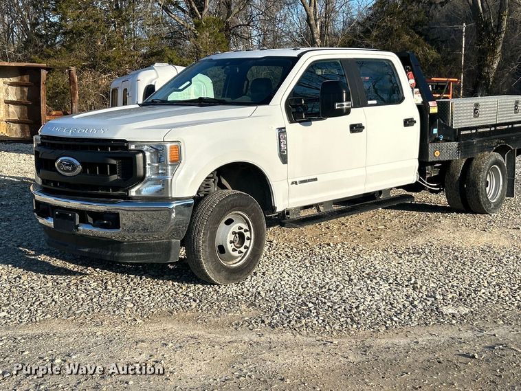 2020 Ford F350 Super Duty XL Crew Cab flatbed pickup truck - FC5156