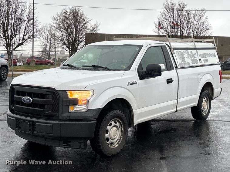 2017 Ford F150 pickup truck - FG0124