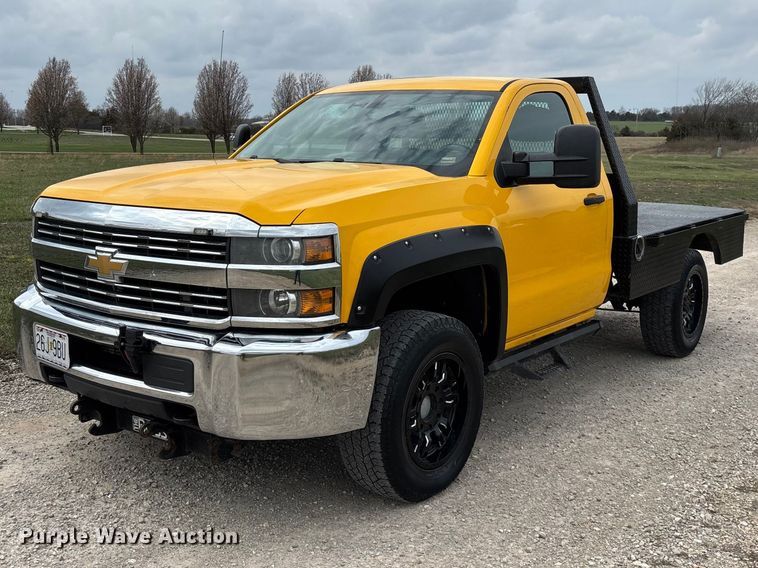 2015 Chevrolet Silverado 3500HD flatbed pickup truck - FG0147
