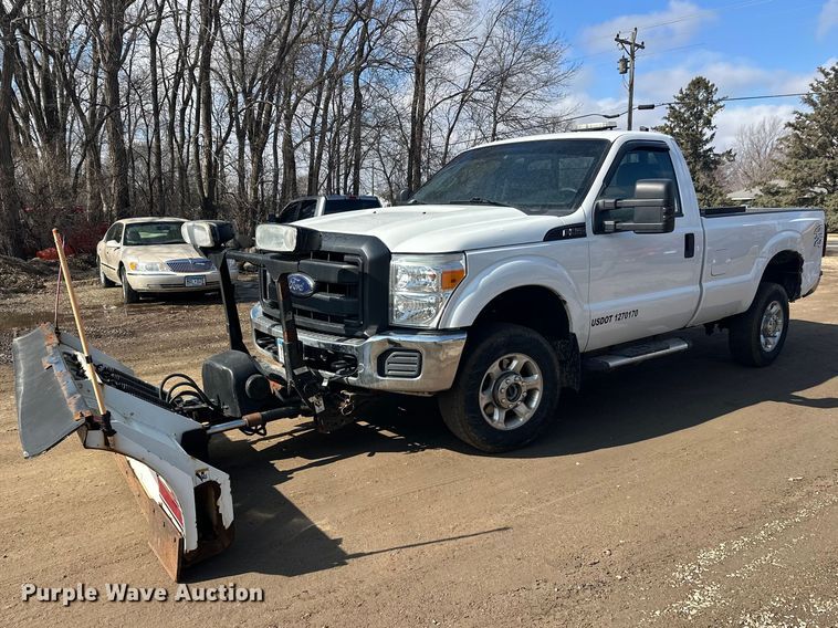 2015 Ford F350 Super Duty pickup truck - FK1714