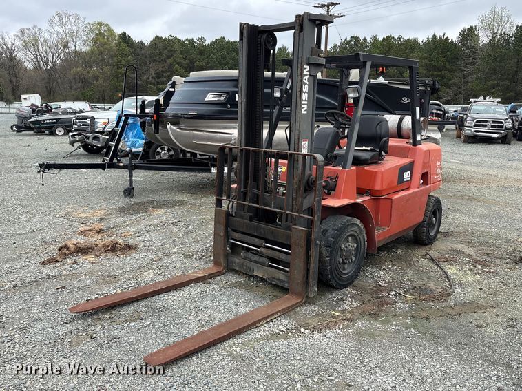 2004 Nissan F04B40V forklift - YA2692