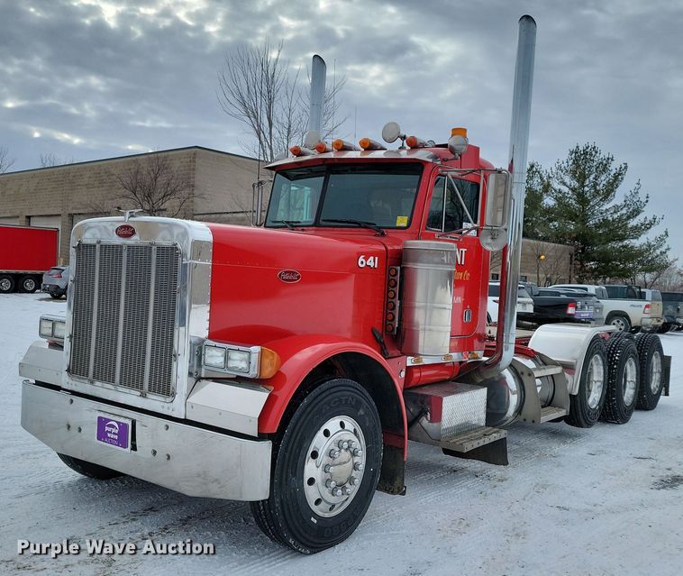 1987 Peterbilt 379 semi truck - EA2818
