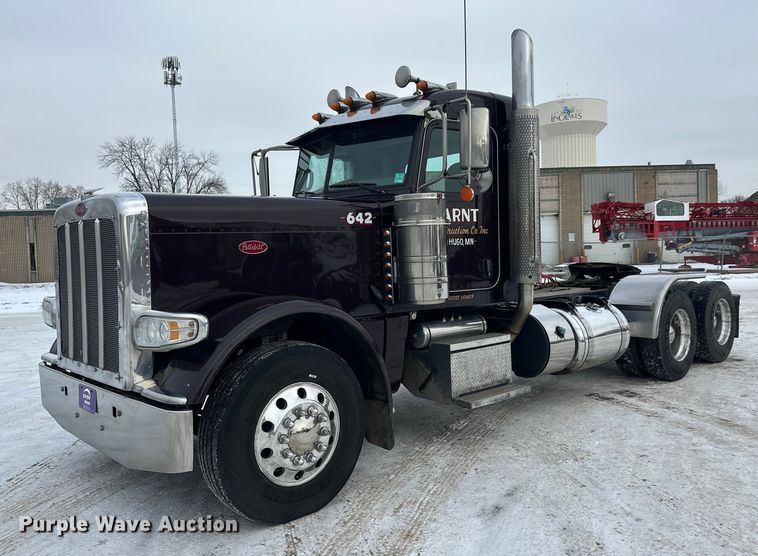 2015 Peterbilt 389 semi truck - FK1543