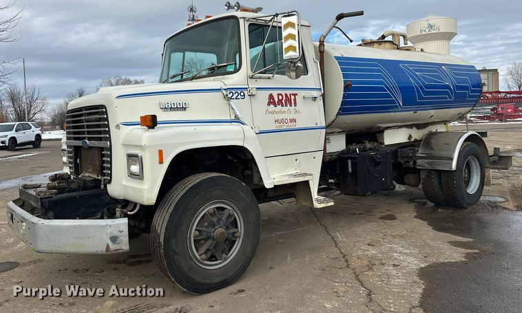 1990 Ford LN8000 water truck - FK1598