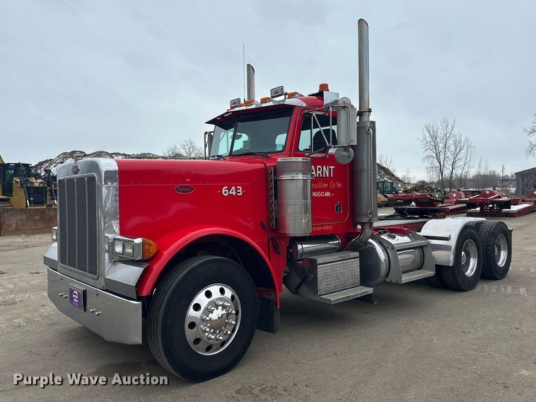 2003 Peterbilt 379 semi truck - FK1657