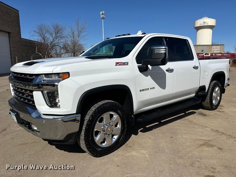 2021 Chevrolet Silverado 3500HD Crew Cab pickup truck - FK1752