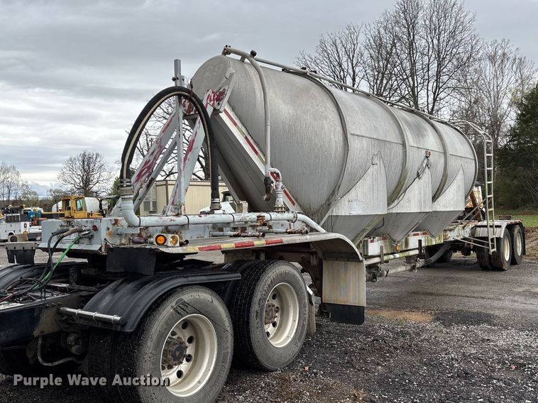 1989 Polar pneumatic dry bulk trailer - DT0070