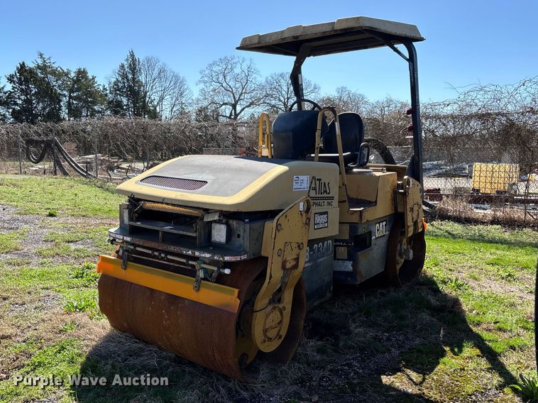 2000 Caterpillar CB-334D double drum vibratory roller - DT0079