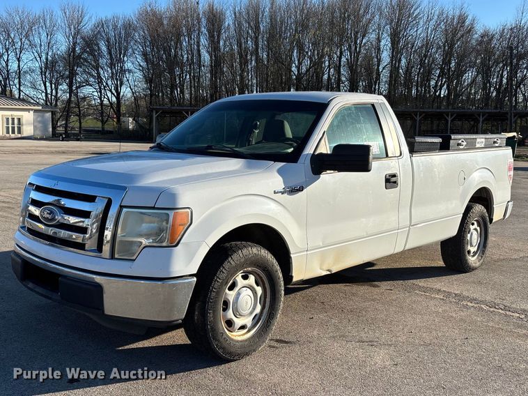 2011 Ford F150 pickup truck - DT0081