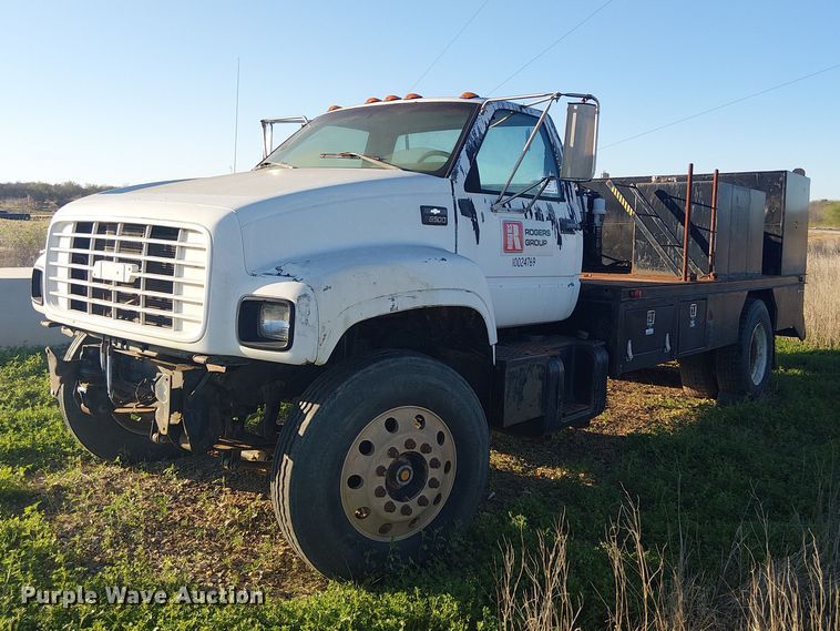 2001 Chevrolet C7500 fuel / lube truck - DU3048